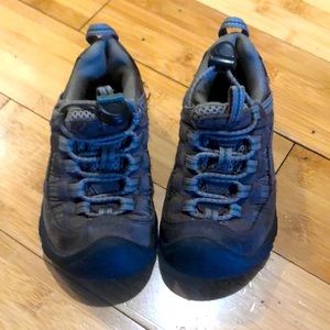 KEEN Alamosa brown hiking shoe - toddler size 9, like new